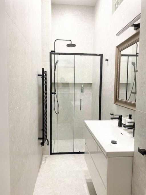 Capitol Deluxe Apartment Прага Экстерьер фото