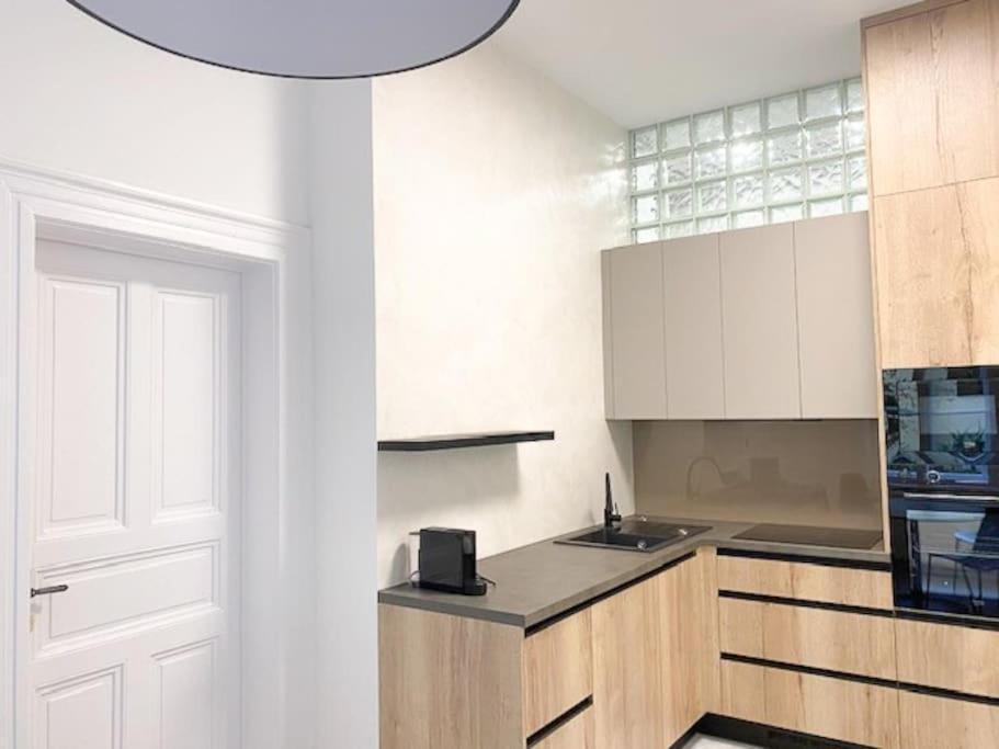 Capitol Deluxe Apartment Прага Экстерьер фото