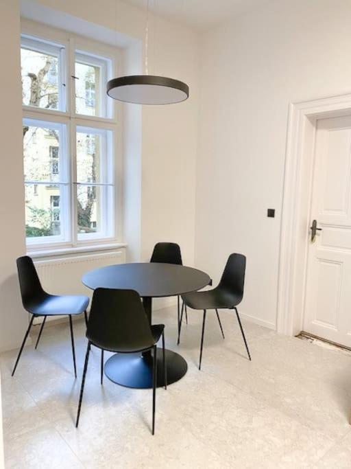 Capitol Deluxe Apartment Прага Экстерьер фото