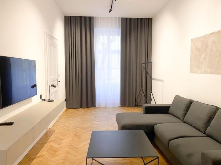 Capitol Deluxe Apartment Прага Экстерьер фото